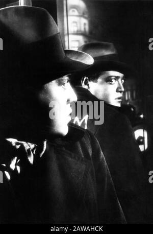 1931 , GERMANY : The actor PETER LORRE  ( 1904 – 1964 ) , pubblicity still  for M ( M Il mostro di Düsseldorf ) by FRITZ LANG , from a script by Thea Stock Photo