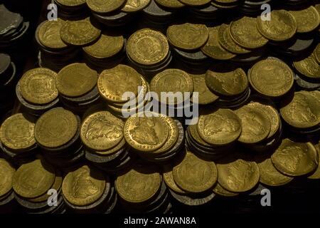 Spanish galleon coins hi res stock photography and images Alamy