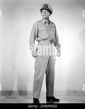 1957 , HOLLYWOOD , USA : The future President of United States of America RONALD REAGAN ( 1911 - 2004 ) when was actor in movie HELLCATS OF THE NAVY ( Stock Photo