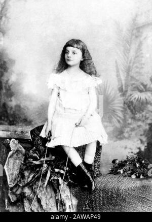 1883 ca : The french woman poet vimcountesse ANNA DE NOAILLES ( 1876 - 1933 ) when was a child . Friend of Marcel Proust , Jean Cocteau , Anatole Fran Stock Photo