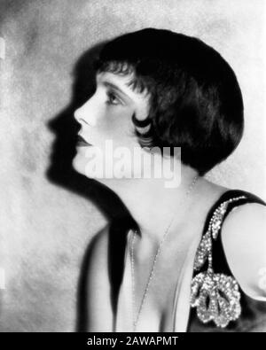 1925 ca , HOLLYWOOD , USA : The silent movie actress PAULINE STARKE ( 1901 - 1977 ) . - CINEMA MUTO - DIVA   - DIVINA - VAMP - FEMME FATALE - JAZZ AGE Stock Photo