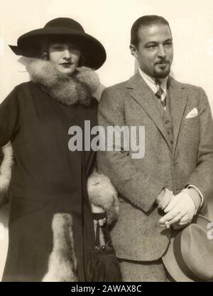 , november , NEW , USA : The italian silent movie actor RUDOLPH VALENTINO ( 1895 - ) with wife NATACHA RAMBOVA ( 1897 - 1966 ) arrivi Stock Photo - Alamy