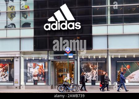 Adidas store in Manhattan Stock Photo - Alamy