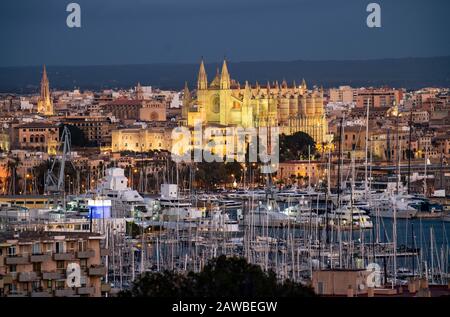 Panorama of Palma de Mallorca, Bay of Palma, with the marina and the Cathedral of Santa Maria, Balearic Islands, Spain Stock Photo