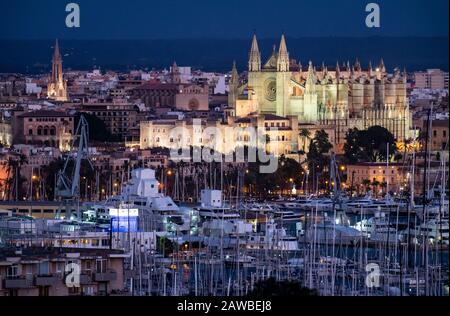 Panorama of Palma de Mallorca, Bay of Palma, with the marina and the Cathedral of Santa Maria, Balearic Islands, Spain Stock Photo