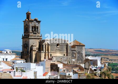 View of St Peters Church and town buildings, Arcos de la Frontera, Andalucia, Spain. Stock Photo