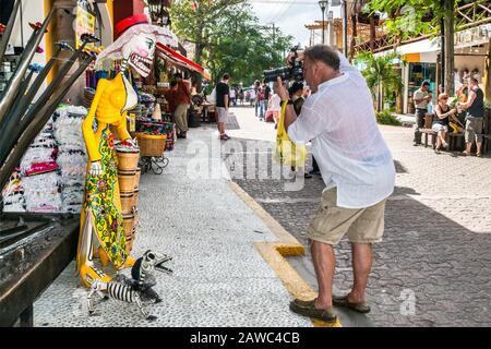 Female skeleton figure at shop, Quinta Avenida pedestrian area in Playa del Carmen, Riviera Maya, Yucatan Peninsula, Quintana Roo state, Mexico Stock Photo