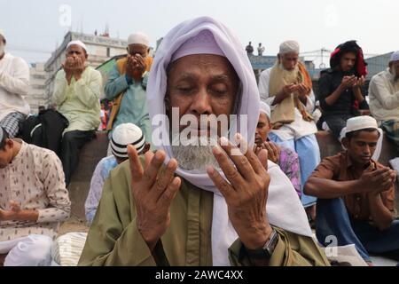 Gazipur, Bangladesh 19Jan.  2020 The second phase of the three-day Biswa Ijtema – the second largest congregation of Muslims after Hajj – ended today Stock Photo