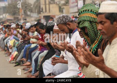 Gazipur, Bangladesh 19Jan.  2020 The second phase of the three-day Biswa Ijtema – the second largest congregation of Muslims after Hajj – ended today Stock Photo