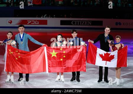 Seoul, South Korea. 8th Feb, 2020. Gold medalists China's Sui Wenjing (3rd L)/Han Cong (3rd R), sliver medalists China's Peng Cheng (1st L)/Jin Yang (2nd L) and bronze medalists Canada's Kirsten Moore-Towers (1st R)/Michael Marinaro pose during the awarding ceremony for the Pairs Figure Skating event at the 2020 ISU Four Continents Figure Skating Championships in Seoul, South Korea, Feb. 8, 2020. Credit: Wang Jingqiang/Xinhua/Alamy Live News Stock Photo