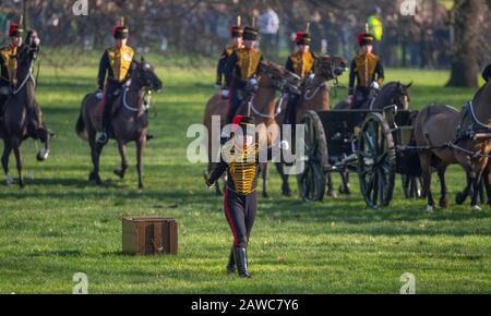 The Green Park, London, UK. 6th February 2020. World War 1 field guns of The King’s Troop Royal Horse Artillery fire a 41 Gun Salute to mark the Anniversary of the Accession of HM The Queen at 12 noon. Credit: Malcolm Park/Alamy. Stock Photo