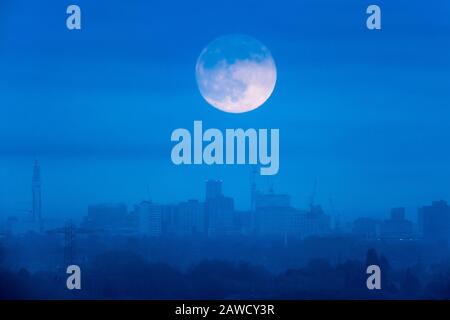 Birmingham, UK. 8th Feb, 2020. A rising full moon appears over Birmingham city centre, UK. The full moon in February is sometimes referred to as a snow moon. Opinions vary amongst lunar experts as to whether this particular appearance is a 'supermoon' even though it is larger than normal. Credit: Peter Lopeman/Alamy Live News