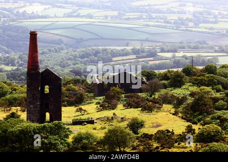Ruins of Phoenix United Mine (Prince of Wales engine house) and patchwork quilt fields, near Minions, Bodmin Moor, Cornwall, England Stock Photo