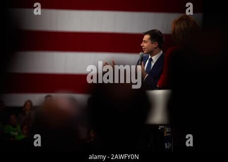 Concord, New Hampshire, U.S.A. 7th Feb, 2020. Various Democratic candidates spoke at the Our Rights Our Court Forum at NHTI's Concord Community College on February 8, 2020. Pete Buttigieg speaks. Credit: Allison Dinner/ZUMA Wire/Alamy Live News