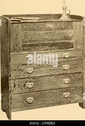 Catalogue of craftsman furniture made by Gustav Stickley at The Craftsman Workshops, Eastwood, N.Y. . No. 729 WRITING DESK (CLOSEd) 33 Stock Photo