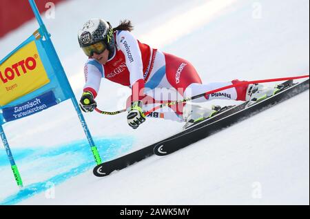 Garmisch Partenkirchen, Germany. 09th Feb, 2020. Alpine skiing: World Cup, Super G, ladies ...
