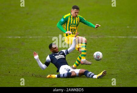 Millwall's Mahlon Romeo (left) and West Bromwich Albion's Conor Townsend battle for the ball during the Sky Bet Championship match at The Den, London. Stock Photo