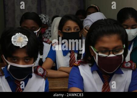 covid 190 Feb 2020 Children at Cambridge school in Dhaka seen wearing mask to protect themselves from the threat of Coronavirus. However no-one confir Stock Photo