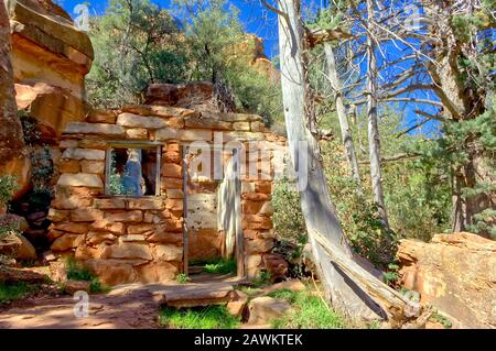 Some old ruins along the Pendley Trail at Slide Rock State Park north of Sedona Arizona. The Park used to be an apple orchard that was farmed in the e Stock Photo