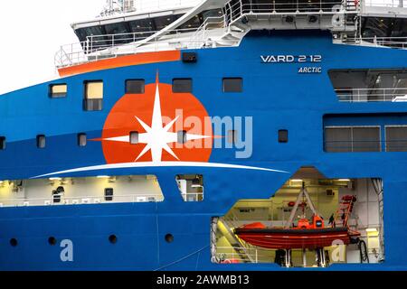 Close-up of AHTS anchor handling multi-purpose offshore support vessel Horizon Arctic at Skoltegrunnskaien quay, Bergen, Norway. A dark, rainy and fog Stock Photo