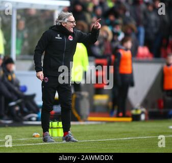 9th February 2020; Broadwood Stadium, Cumbernauld, North Lanarkshire, Scotland; Scottish Cup Football, Clyde versus Celtic; Clyde Manager Danny Lennon shouts instructions from the touchline Stock Photo