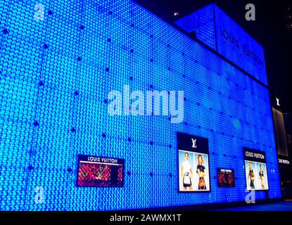 Louis Vuitton store window display reflection in Parizska street Prague,  Old Town, Czech Republic Stock Photo - Alamy