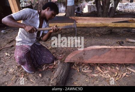 Island of Lamu Kenya, crafstmen building a dhow sailing/fishing boat. Stock Photo