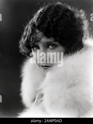 1925 ca , HOLLYWOOD , USA : The silent movie actress  VIOLA DANA  ( born Virginia Flugrath , 1897 – 1987 ). - CINEMA MUTO - DIVA - regista - DIVINA - Stock Photo