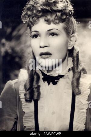 1942 , ITALY : The italian fascist Diva actress LUISA FERIDA ( 1914 - 1945 ) in the movie FEDORA by Camillo Mastrocinque  - WWII  - Great World War II Stock Photo