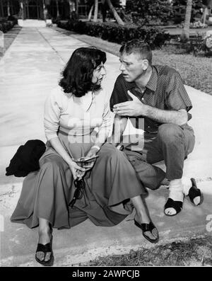 1955 , USA  : The italian movie actress ANNA  MAGNANI  ( 1908 - 1973 ) with BURT LANCASTER ( 1913 - 1994 ),  in a pubblicity still by  Paramount Pictu Stock Photo