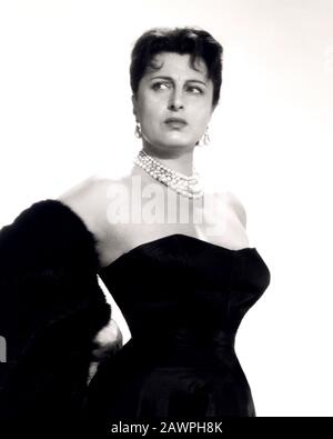 1955 , USA  : The italian movie actress ANNA  MAGNANI  ( 1908 - 1973 ),  in a pubblicity still by  Paramount Pictures Studio for the pubblicity of mov Stock Photo
