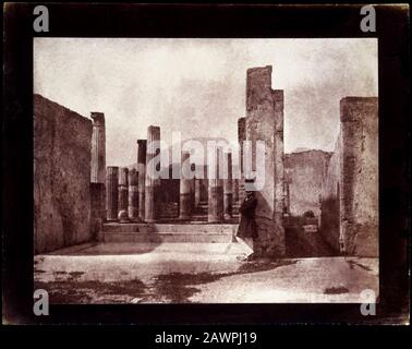 1860  ca. , POMPEI , Napoli,  ITALY : CASA DI SALLUSTIO behind  the Vesuvius  volcano - HOME OF SALLUST  - Sallusto - POMPEI - POMPEII - House - VESUV Stock Photo