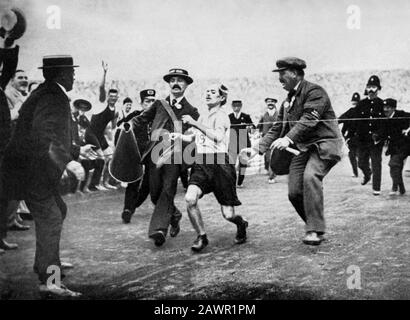 1908 , Windsor , GREAT BRITAIN : The italian marathon man DORANDO PIETRI ( PETRI , 1885 - 1942 ) . He was helped by the man with the megaphone and thi Stock Photo