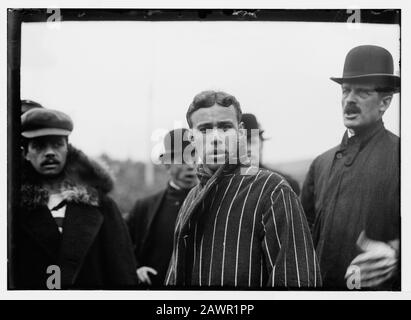 1909 , 3 april , NEW YORK , USA : The italian marathon man DORANDO PIETRI ( PETRI , 1885 - 1942 )  in the left side with moustache . Petri during the Stock Photo