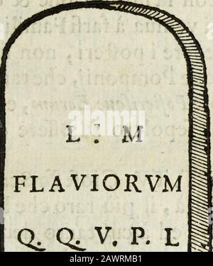 Li marmi eruditi, ouero, Lettere sopra alcune antiche inscrizione . altri fimili modidi farfi intendere, che hò già raccolti nel mio Com-mentario delle Abbreuiature Romane . Li Sepol-cri CommuniHereditarijquelli erano, che alcunoà fe, & à fuoi heredi ordinaua, e che veniuano con-trafegnati con le due lettere H. S. cioè : Heres Seqmtur, ò vn H. M, H. S. Hoc Monumentum Heres Sequituryed ^ltri diuerfi modi di lafciarfi intendere, che nemanjni fioflferuano. Sepolcri poi Communi Fami-liari quelli s^intendeuano ; quali riceueuano quanti era- Lettera Quiriti Jjyèrano della famiglia ancorché heredi n Stock Photo