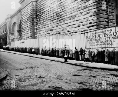 1930 ca,  NEW YORK , USA :  Bread line beside the Brooklyn Bridge approach  . The great East River suspension bridge, opened the day 24 may 1883 -- Co Stock Photo