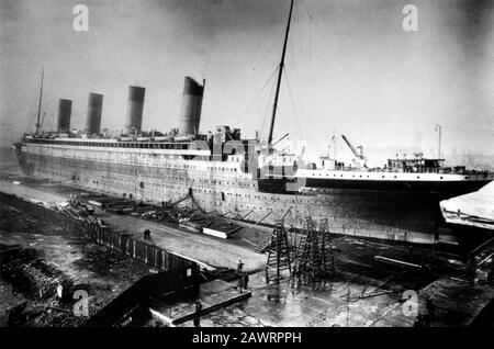 Titanic. The RMS Titanic under construction in Belfast,  Stock  Photo - Alamy