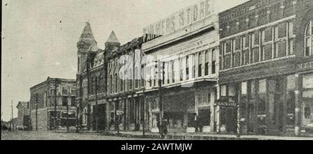 History of Daviess and Gentry counties, Missouri . HIGH SCHOOL BUILDING, GALLATIN South Side of Square, GaJlatin, Mo.. MS** S^4 Stock Photo