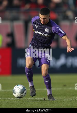 08 February 2020, Lower Saxony, Osnabrück: Football: 2nd Bundesliga, VfL Osnabrück - 1 FC Nürnberg, 21st matchday in the stadium at Bremer Brücke. Osnabrück's Anas Quahim leads the ball. Photo: Friso Gentsch/dpa - IMPORTANT NOTE: In accordance with the regulations of the DFL Deutsche Fußball Liga and the DFB Deutscher Fußball-Bund, it is prohibited to exploit or have exploited in the stadium and/or from the game taken photographs in the form of sequence images and/or video-like photo series. Stock Photo