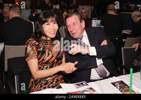 Hanover, Deutschland. 08th Feb, 2020. Gerhard Schroder with his wife Kim So-yeon at the 2020 premiere gala of the Lindener Fools in the Fritz-Haake-Saal. Hanover, February 8, 2020 | usage worldwide Credit: dpa/Alamy Live News Stock Photo