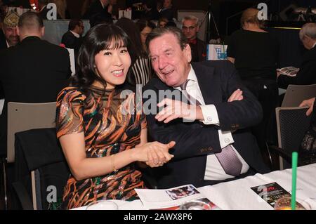 Hanover, Deutschland. 08th Feb, 2020. Gerhard Schroder with his wife Kim So-yeon at the 2020 premiere gala of the Lindener Fools in the Fritz-Haake-Saal. Hanover, February 8, 2020 | usage worldwide Credit: dpa/Alamy Live News Stock Photo