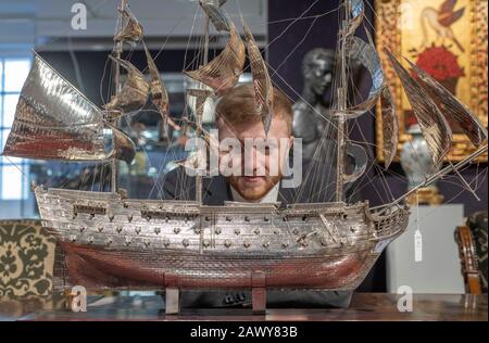 Bonhams Knightsbridge, London, UK. 10th February 2020. Gentlemans Library sale preview, the sale runs from 12-13 February 2020. Image: Large silver model of HMS Victory, Italian 20th century. Estimate: £10,000-15,000. Credit: Malcolm Park/Alamy Live News Stock Photo