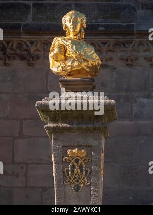 Goldene Büste Karl Wilhelm Friedrich (Brandenburg-Ansbach), Ansbach, Mittelfranken, Franken, Bayern, Deutschland | Golden bust Karl Wilhelm Friedrich Stock Photo