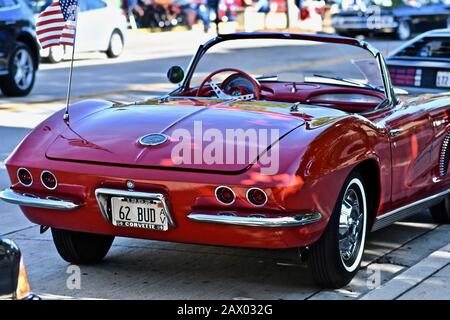 DOWNERS GROVE, UNITED STATES - Jun 07, 2019: An old red Corvette car in the parking lot in Downers Grove, United States Stock Photo