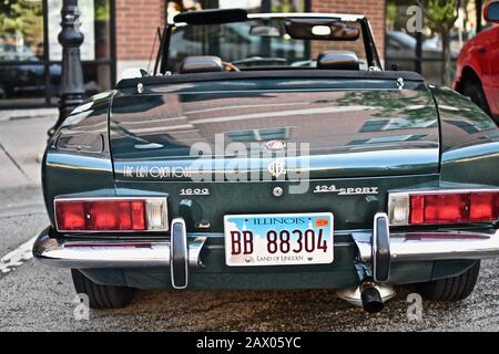 DOWNERS GROVE, UNITED STATES - Jun 07, 2019: A behind shot of an old green sports car in Downers Grove, United States Stock Photo