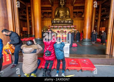 People praying at an altar in the Jing'an Temple , Shanghai, China Stock Photo