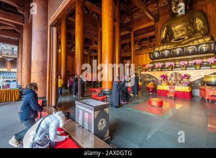 People praying at an altar in the Jing'an Temple , Shanghai, China Stock Photo