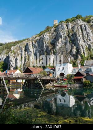 Alte Holzbrücke, Markttor, Essing an der Altmühl, Altmühltal, Bayern, Deutschland | old wooden bridge, Markttor, Essing, Altmühl Valley, Bavaria, Germ Stock Photo