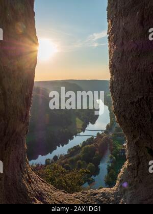 Blick von der Burgruine Randeck bei Essing auf Altmühltal, Bayern, Deutschland | view from castle ruin Randeck near Essing on Altmühl Valley, Bavaria, Stock Photo