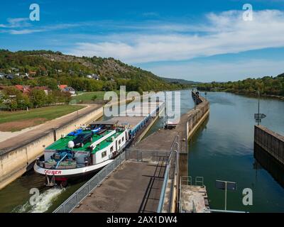 Main-Donau-Kanal-Schleuse bei Kelheim, Altmühltal, Bayern, Deutschland | Main-Danube-Canal Lock near Kelheim, Altmühl Valley, Bavaria, Germany Stock Photo
